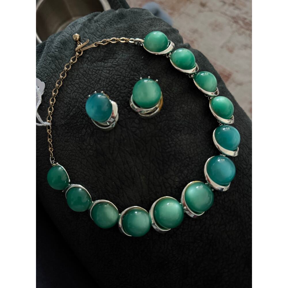 Vintage Aqua Lucite Cabochon Necklace and clip-on earrings set silver-tone metal - Picture 4 of 4